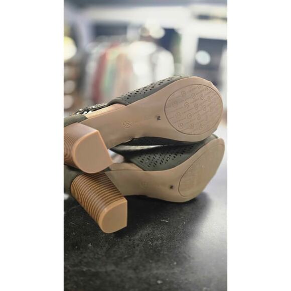 Giani Bernini Olive Green Perforated Peep Toe Block Bootie Heels 9M - Picture 4 of 6